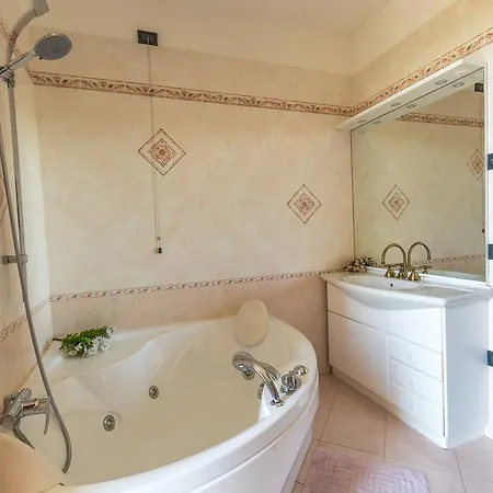 Maryhouse Borso del Grappa